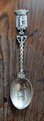 Zilveren lepel met afbeelding van de monnik, vuurtoren en kaap